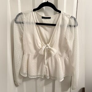 Beautiful XS A&F long sleeve white blouse!